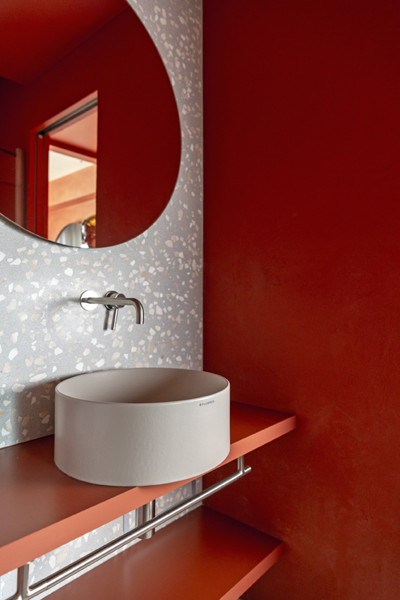 BATHROOM 1